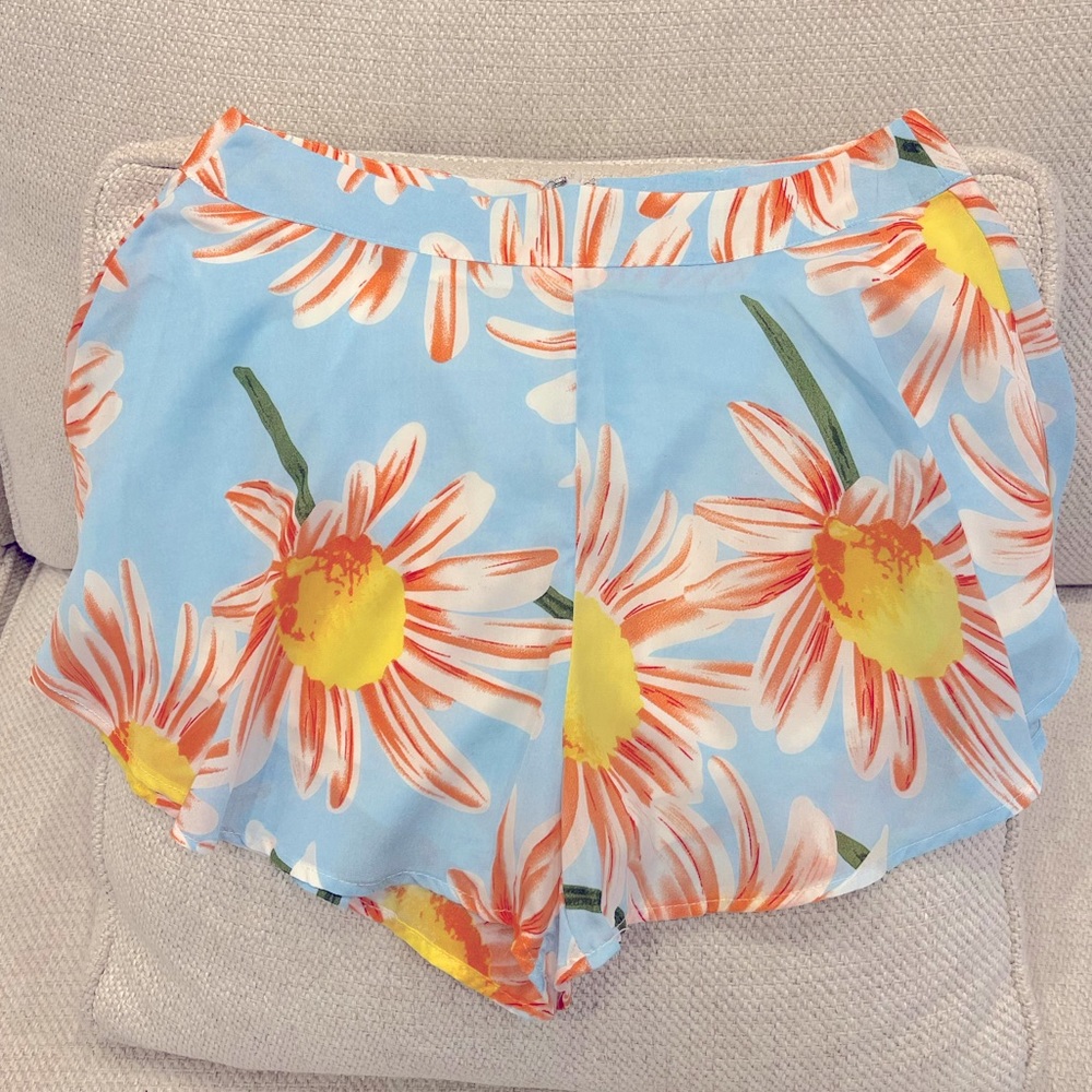 Tobi Floral Flowy Shorts, Size S, GUC